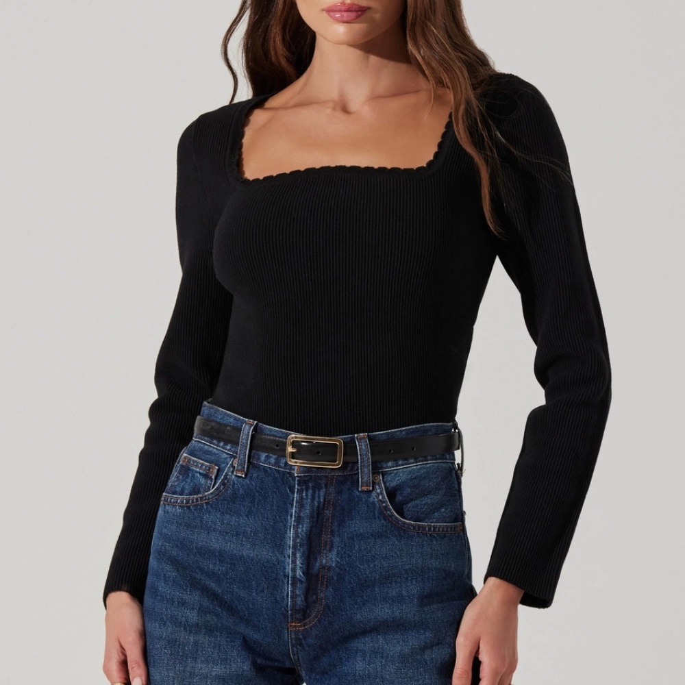 NWT ASTR the Label Scallop Trim Ribbed Knit Top